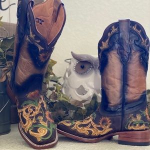 Cowgirl boots ~ Womens 7.5